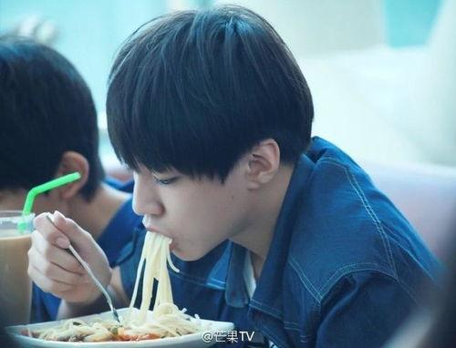 娱乐吃瓜蜀黍王俊凯小说,娱乐圈的甜蜜瓜田